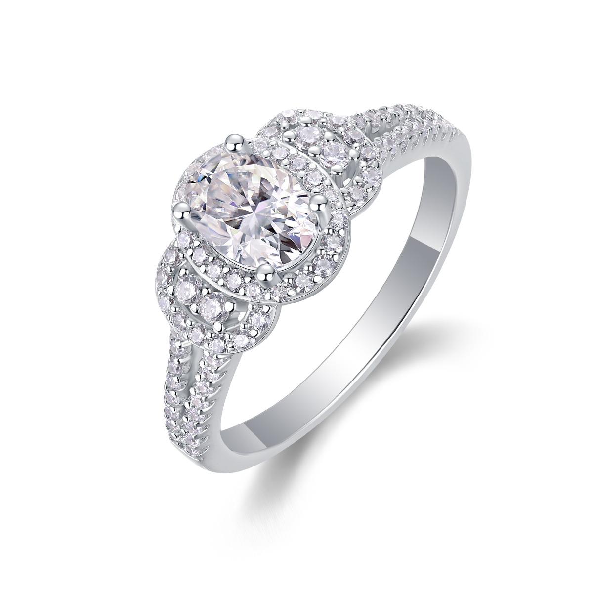 Anillo Oval Halo con Banda Pavé de Moissanita en Plata 925
