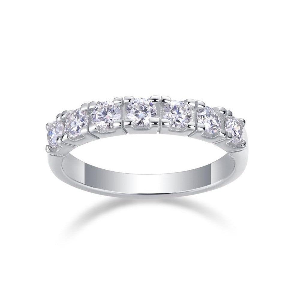 Anillo Media Alianza de Moissanita en Plata 925