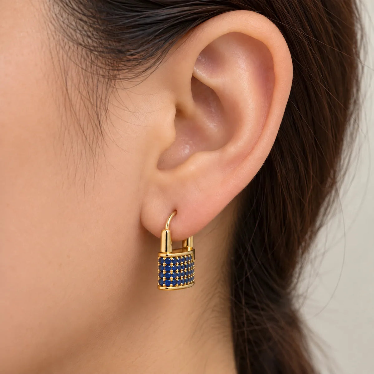 Aros Candado con Piedras Enchapados en Oro 17mm