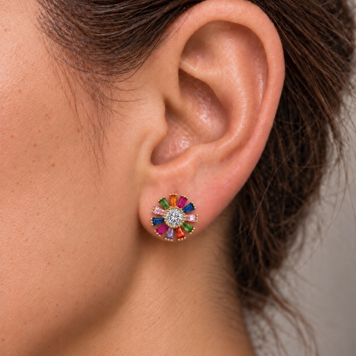 Aros Flor Radiante con Halo Enchapados en Oro 11mm