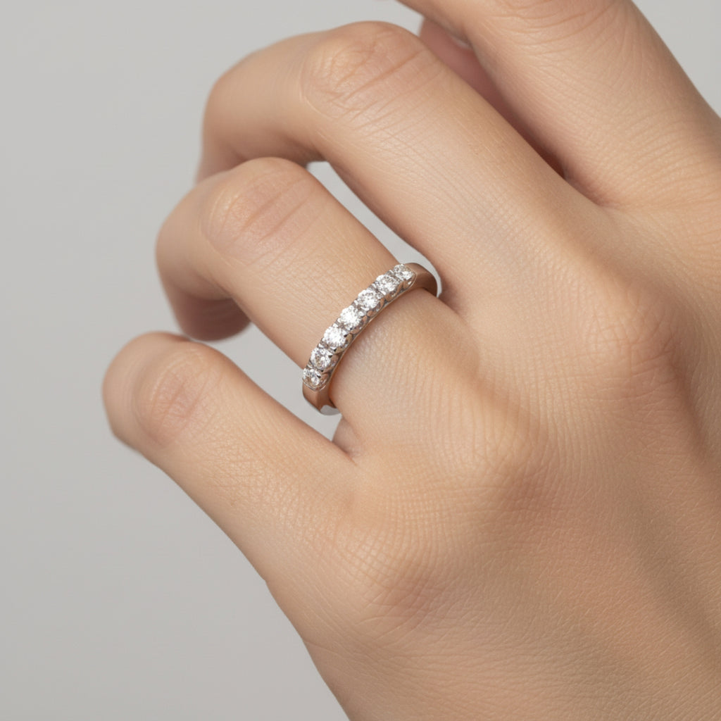 Anillo Riel Figuras 7 Diamantes Oro Blanco 18k