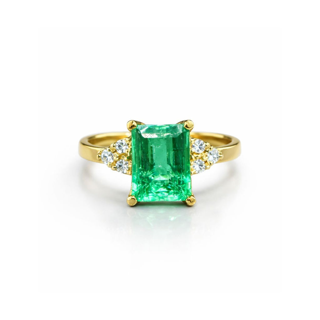 Anillo Esmeralda Rectangular con Diamantes de Oro de 19k